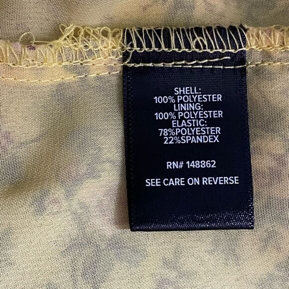 Torrid Yellow Floral Chiffon Ruffle Mock Neck Smocked Crop Top Sz 1 - Picture 7 of 7